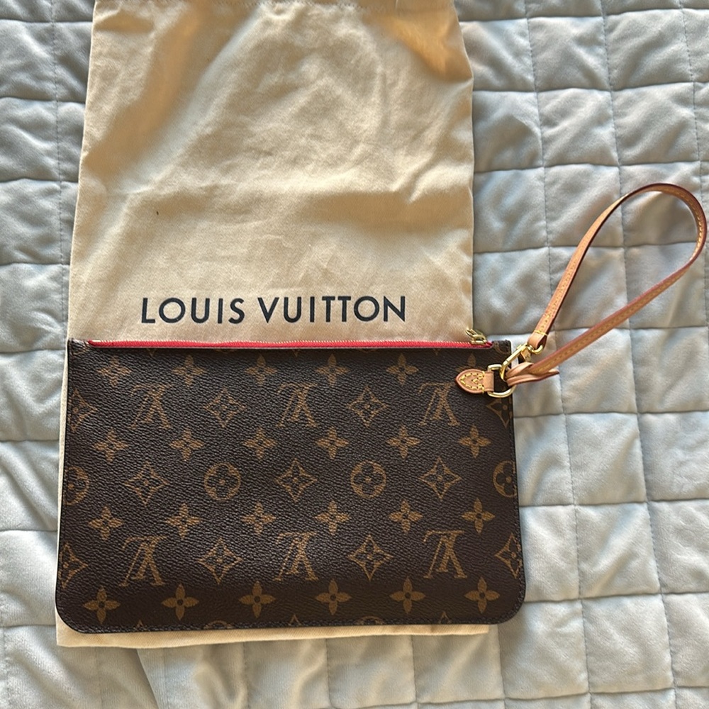 Louis Vuitton Neverfull Pochette - Picture 4 of 11